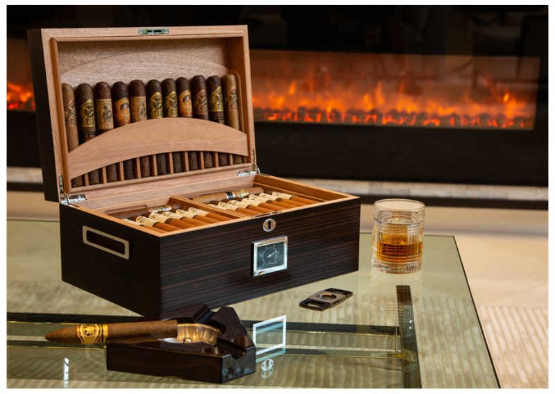 Wholesaler of Desktop Humidors with Lid Diplays