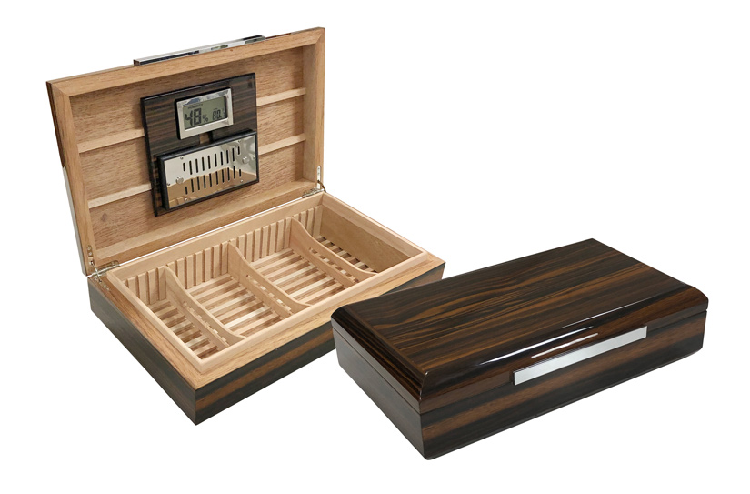 ''Vanderbilt - 120 Ct. LaCquered Ebony WOOD Humidor w/ Slotted Divider System
   ''